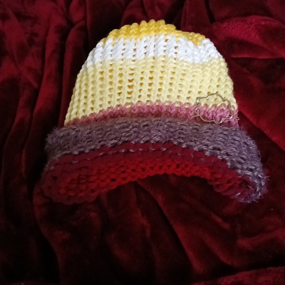 Knit Beanie hat yarn Cloud Statement hair clip Charm Accessory Yellow White - Picture 3 of 4